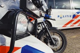 Politieagent gewond na incident met scooter, getuigen gezocht
