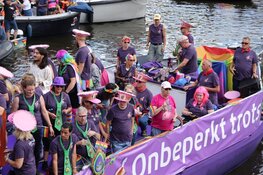 Canal Parade Pride Amsterdam in volle gang (fotoalbum)
