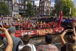 Canal Parade Pride Amsterdam in volle gang (fotoalbum)