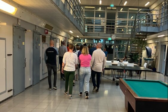 Bezoekers open dag gevangenis Zutphen onder de indruk