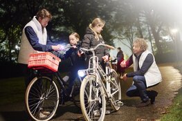 Hoge aantal verkeersongevallen aanleiding voor fietslampjesactie met De Graafschap
