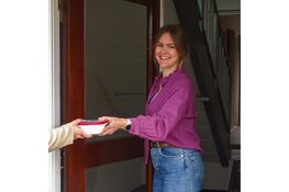 Een portie minder zorgen: Stichting Thuisgekookt biedt ook jongvolwassenen hulp bij de warme maaltijd!